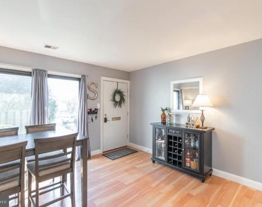 254 Summit House - Photo Thumbnail 1