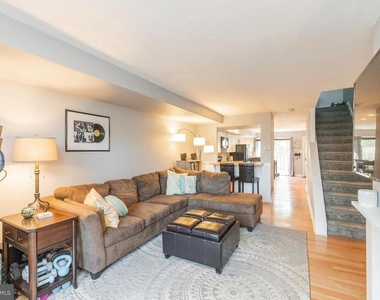 254 Summit House - Photo Thumbnail 8