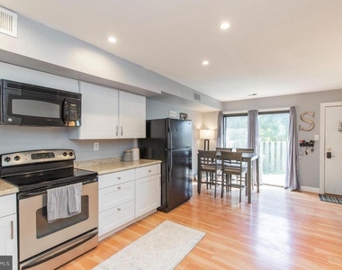 254 Summit House - Photo Thumbnail 9
