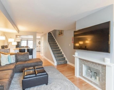 254 Summit House - Photo Thumbnail 5