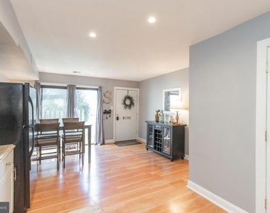 254 Summit House - Photo Thumbnail 2