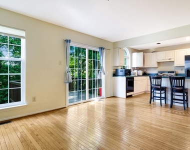 137 Weybridge Drive - Photo Thumbnail 13