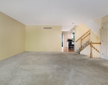 137 Weybridge Drive - Photo Thumbnail 9