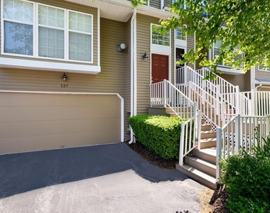 137 Weybridge Drive - Photo Thumbnail 3