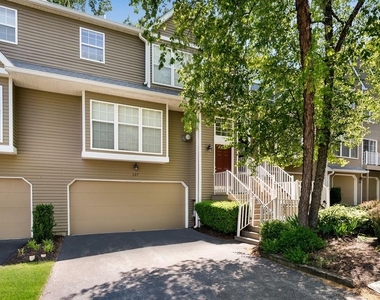 137 Weybridge Drive - Photo Thumbnail 1