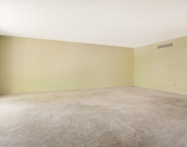 137 Weybridge Drive - Photo Thumbnail 7
