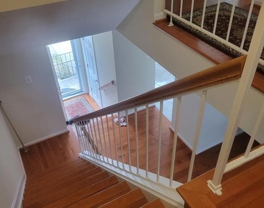 7913 Brooks Place - Photo Thumbnail 10