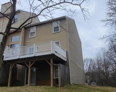 7913 Brooks Place - Photo Thumbnail 4