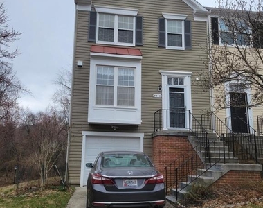 7913 Brooks Place - Photo Thumbnail 3