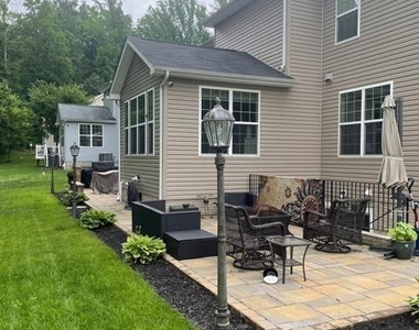 6705 Chapel Dale Road - Photo Thumbnail 3