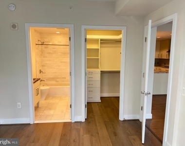 7171 Woodmont Avenue - Photo Thumbnail 4