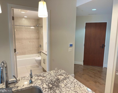 7171 Woodmont Avenue - Photo Thumbnail 7