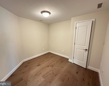 7171 Woodmont Avenue - Photo Thumbnail 10