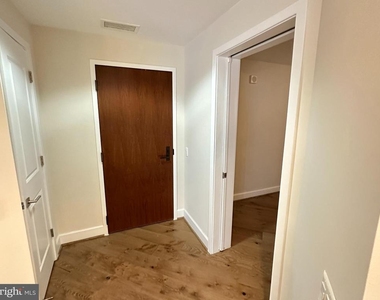 7171 Woodmont Avenue - Photo Thumbnail 9