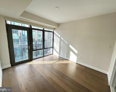 7171 Woodmont Avenue - Photo Thumbnail 3