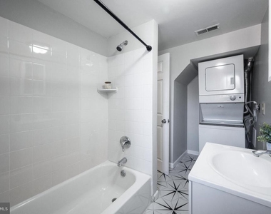 1028 W Cross Street - Photo Thumbnail 16