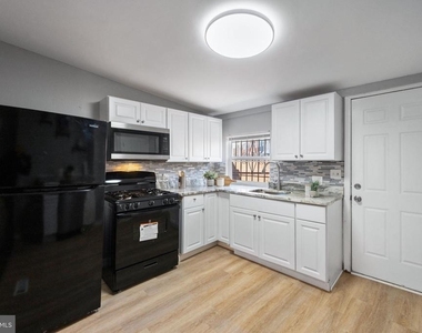 1028 W Cross Street - Photo Thumbnail 3