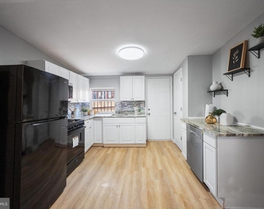 1028 W Cross Street - Photo Thumbnail 5