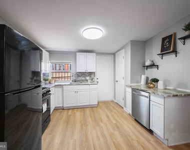 1028 W Cross Street - Photo Thumbnail 6
