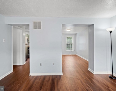1326 N Stockton Street - Photo Thumbnail 5