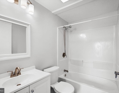 1326 N Stockton Street - Photo Thumbnail 16