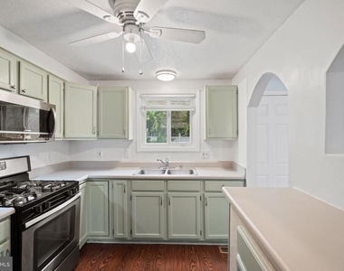 1326 N Stockton Street - Photo Thumbnail 10