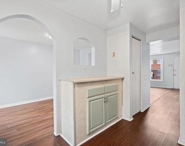1326 N Stockton Street - Photo Thumbnail 12