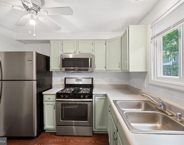 1326 N Stockton Street - Photo Thumbnail 9