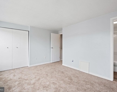 1326 N Stockton Street - Photo Thumbnail 15