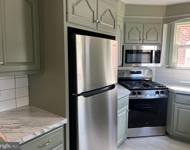 1802 Maple Street - Photo Thumbnail 12