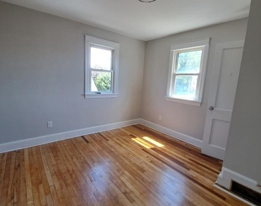 1802 Maple Street - Photo Thumbnail 5