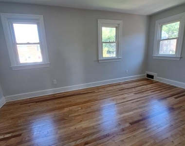 1802 Maple Street - Photo Thumbnail 8