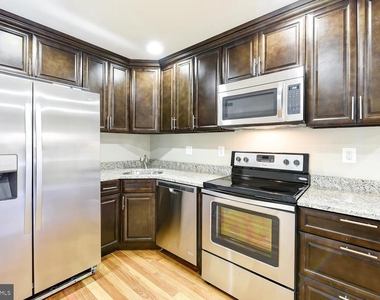 2031 Benning Road Ne - Photo Thumbnail 4