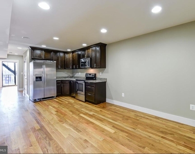 2031 Benning Road Ne - Photo Thumbnail 3