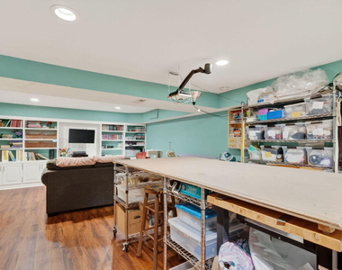 324 Glendale Drive - Photo Thumbnail 7