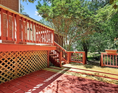324 Glendale Drive - Photo Thumbnail 2