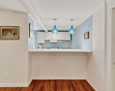 324 Glendale Drive - Photo Thumbnail 4