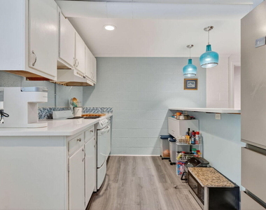 324 Glendale Drive - Photo Thumbnail 3