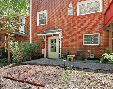 324 Glendale Drive - Photo Thumbnail 1
