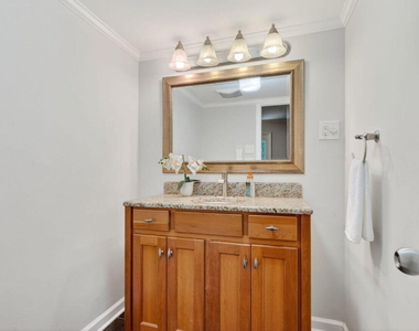 324 Glendale Drive - Photo Thumbnail 8
