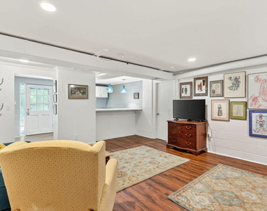 324 Glendale Drive - Photo Thumbnail 6
