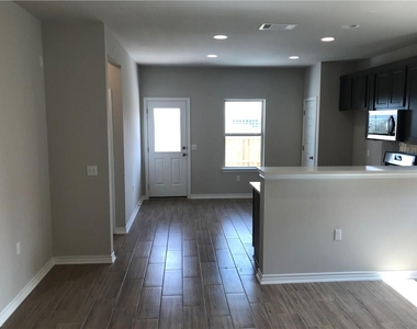 1308 Hazleton Cv - Photo Thumbnail 4