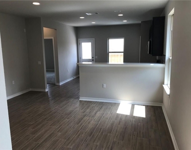 1308 Hazleton Cv - Photo Thumbnail 3