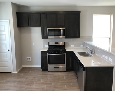 1308 Hazleton Cv - Photo Thumbnail 5