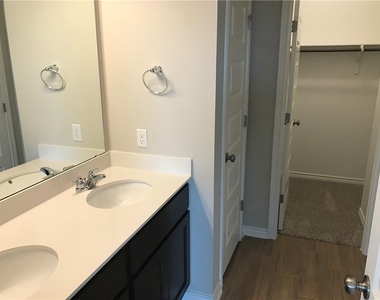 1308 Hazleton Cv - Photo Thumbnail 6