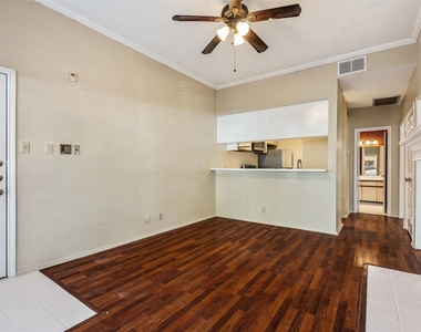 807 W 25th St - Photo Thumbnail 7