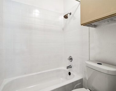807 W 25th St - Photo Thumbnail 19