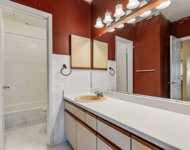 807 W 25th St - Photo Thumbnail 18