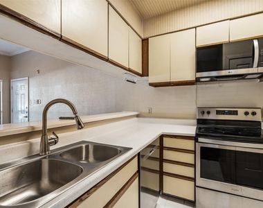 807 W 25th St - Photo Thumbnail 9