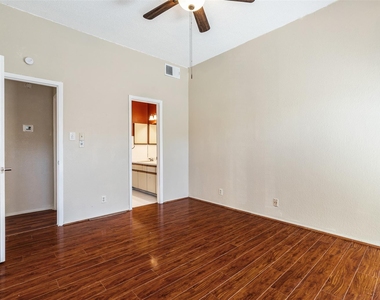 807 W 25th St - Photo Thumbnail 15